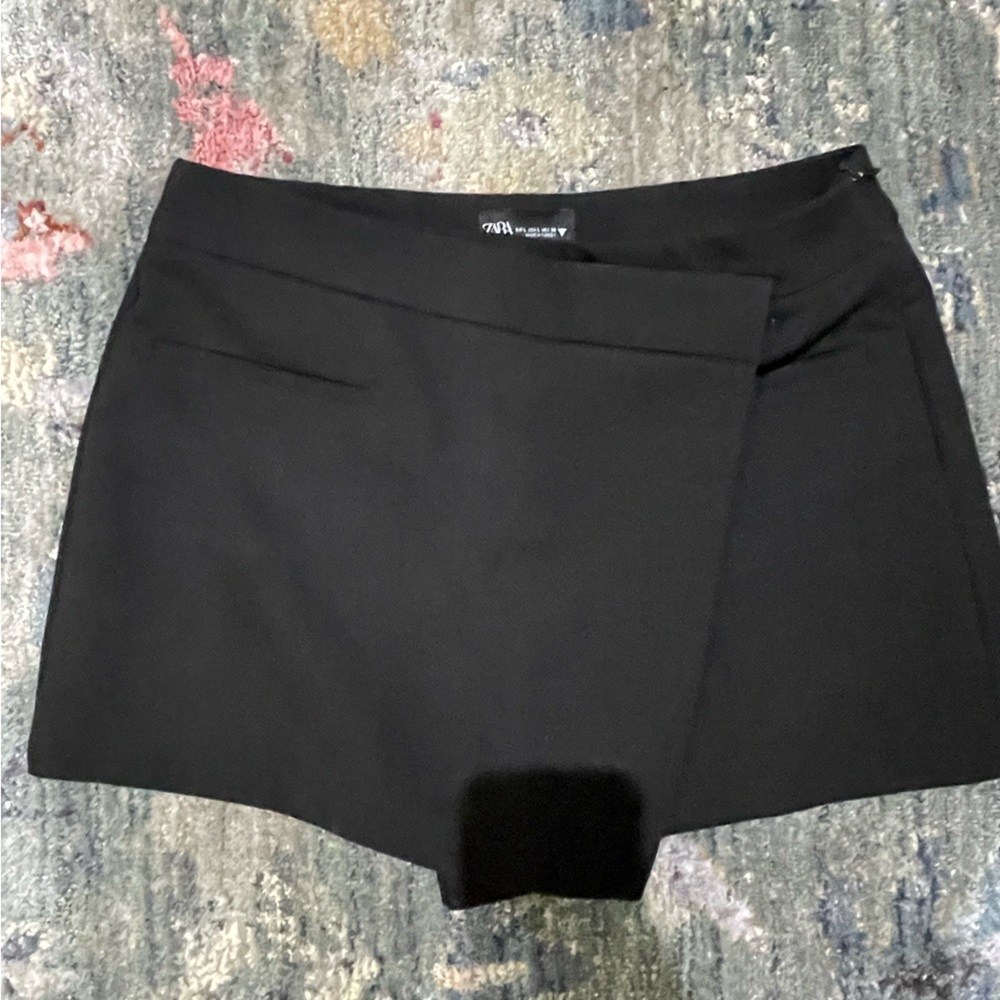 Zara Women's Elegant Black Skorts